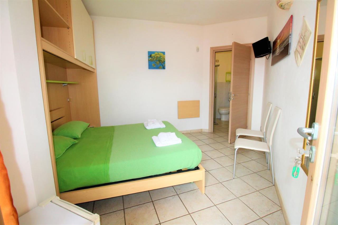 B&B Scoglio Di Pirro Climatizzato A 150 M Dalle Spiagge Salentine Torre San Giovanni Ugento Bagian luar foto
